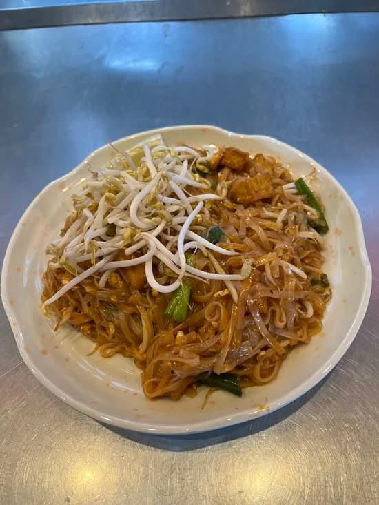 C Pad Thai.